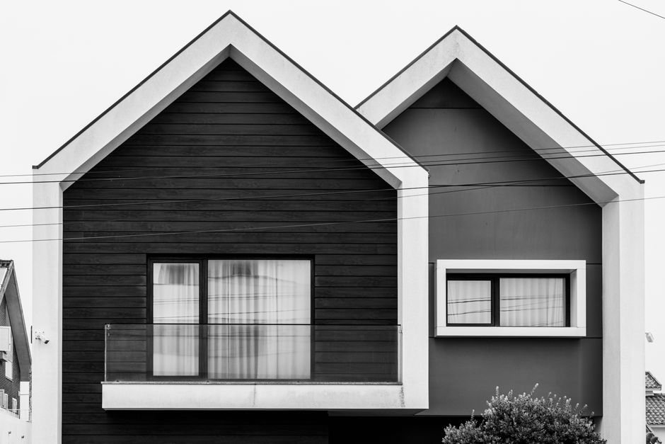 Narrow shotgun house facade with new lap siding installed in New Orleans