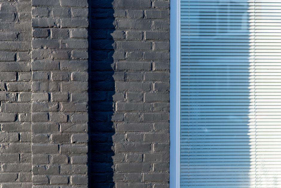 Close-up of properly installed flashing around a window before siding